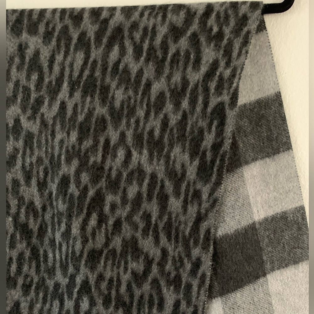 CASHMERES Double Sided Scarf Animal Plaid Print - Picture 13 of 16